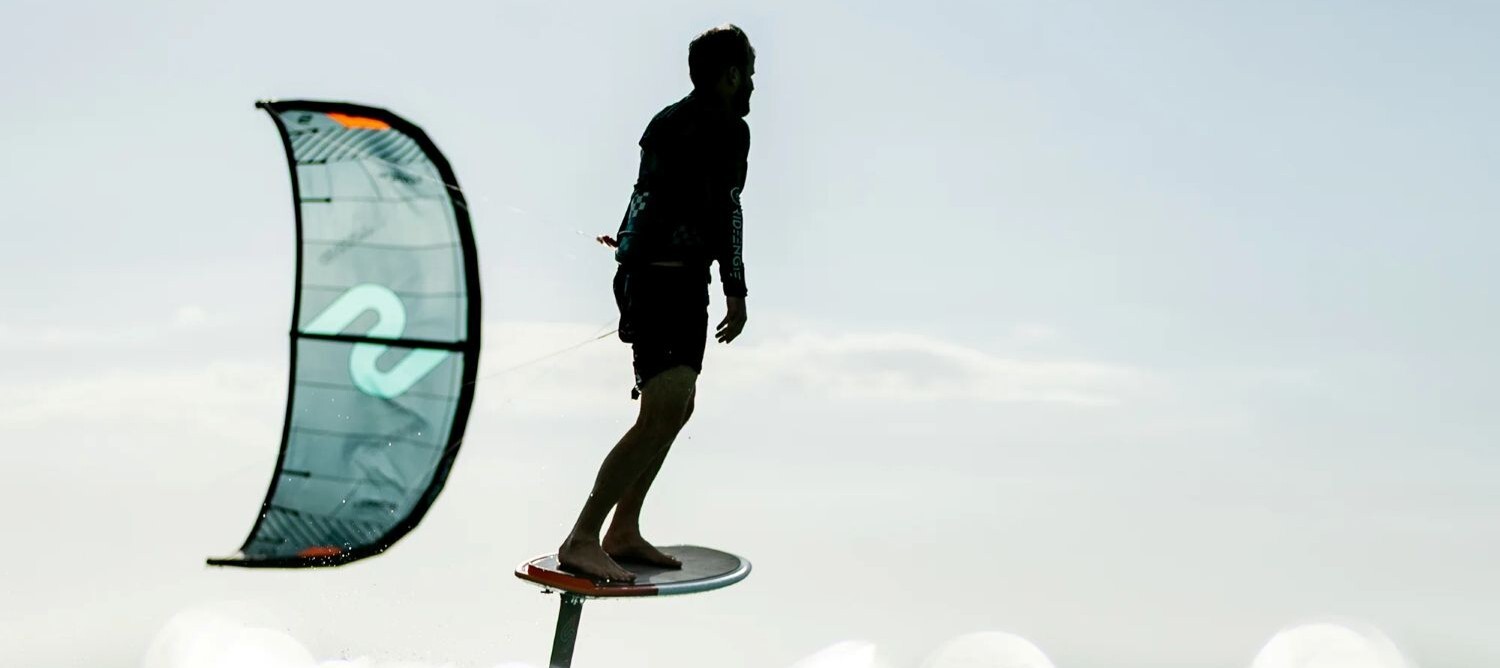 Kite foiling with the Slingshot One-Lock System
