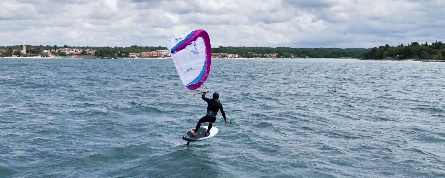 Triple Seven (777) P.T. Skin Parawing in lightwind conditions