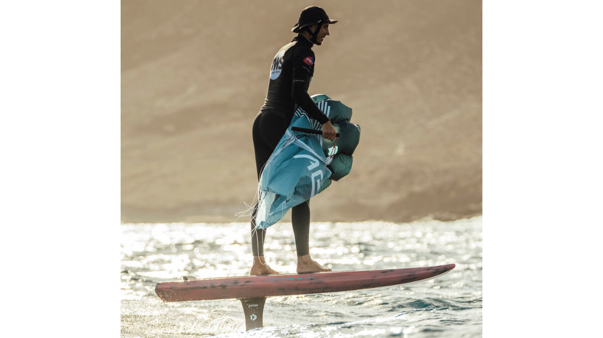 The Aeryn P1 parawing packs down easily but not as small as other wings. wadding up the Aeryn P1 parawing