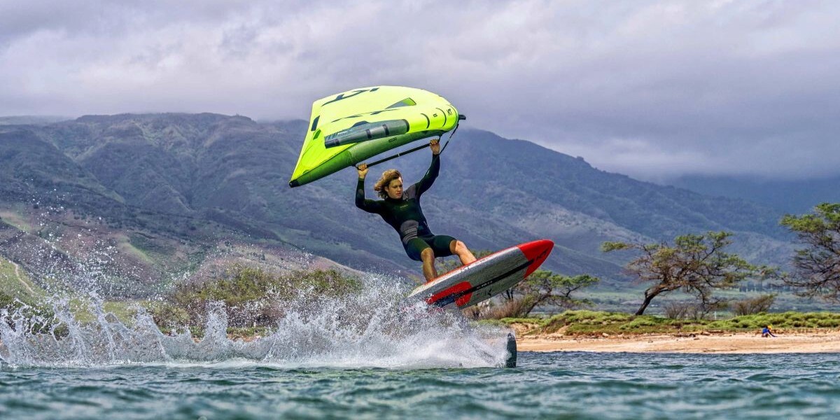 Showcasing the KT Arc Mid-Length Board's light wind capabilities