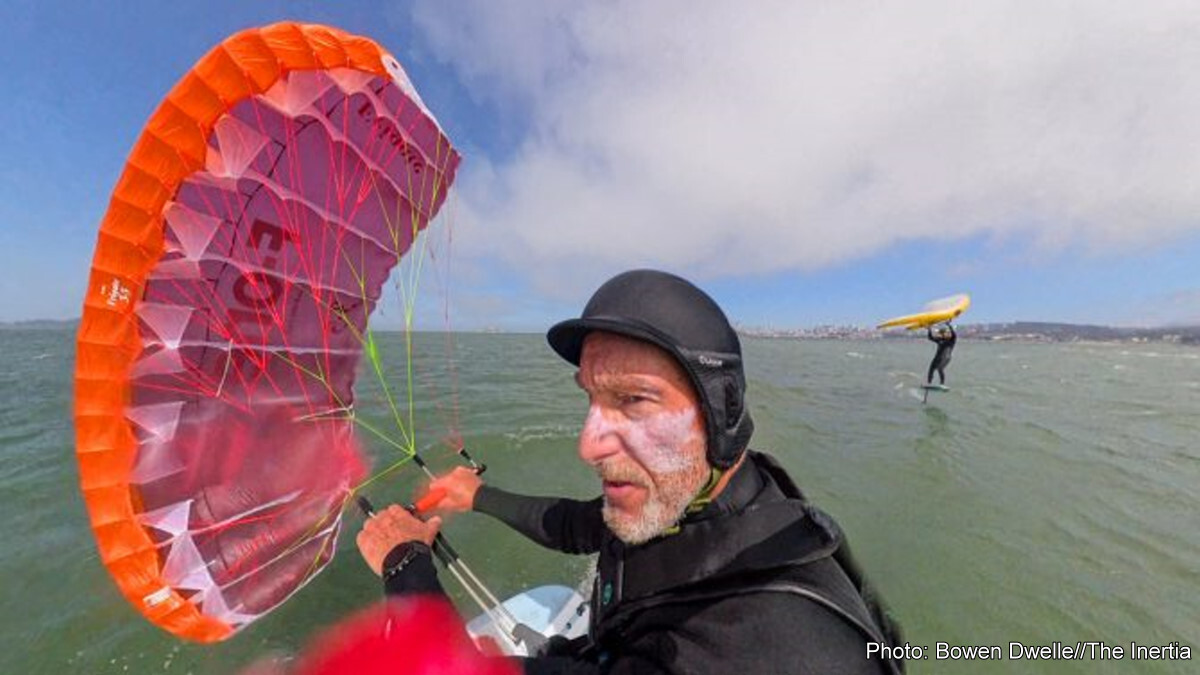 Bowen Dwelle riding the F-One Frigate parawing.