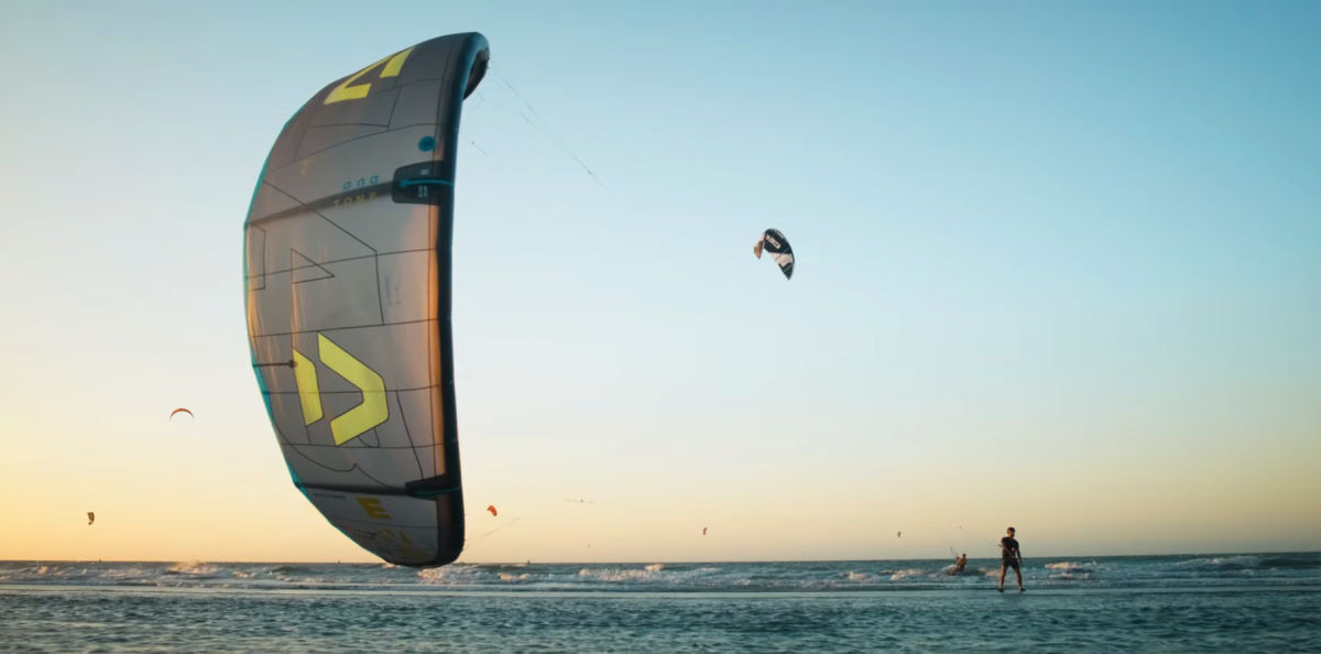 Some kites are known for their light bar pressure. Close-up of the Duotone Evo kite.