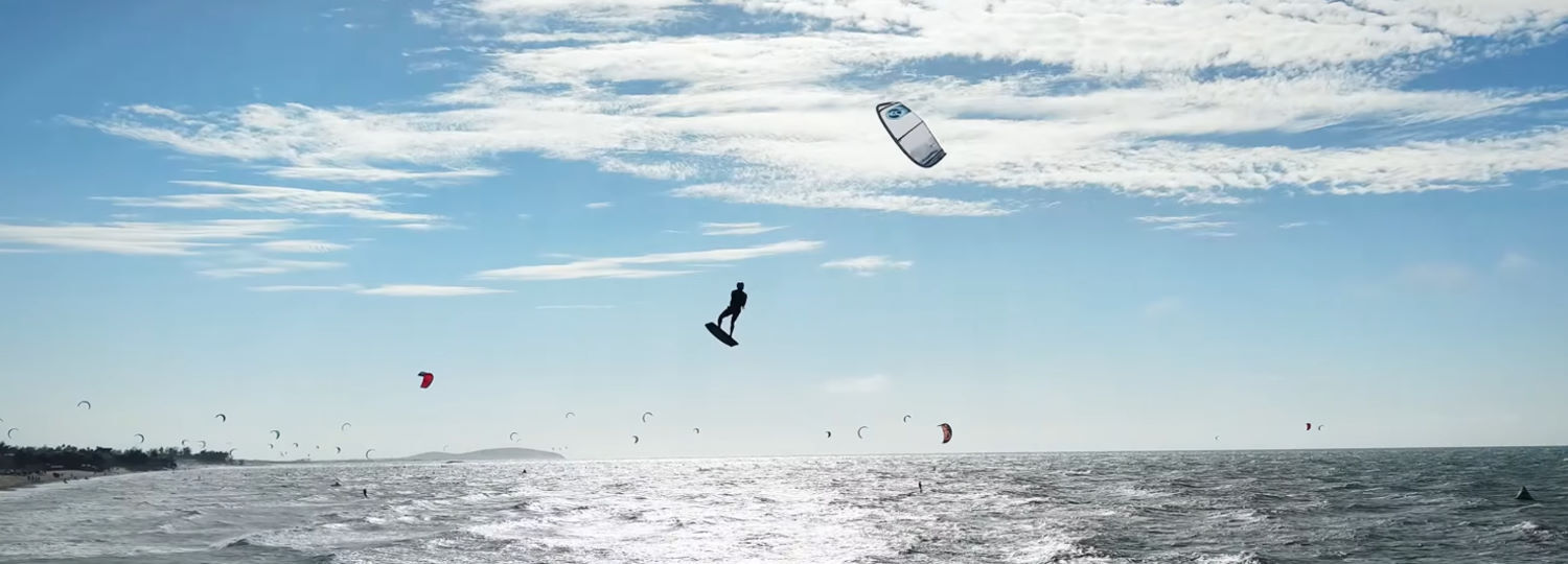 Kiteloops are fast and easy on the Cabrinha Moto Apex. A kiteboarder loops the Cabrinha Moto Apex.