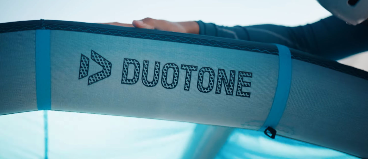 Close-up of the Aluula DTX leading edge on the Duotone Rebel D/LAB.