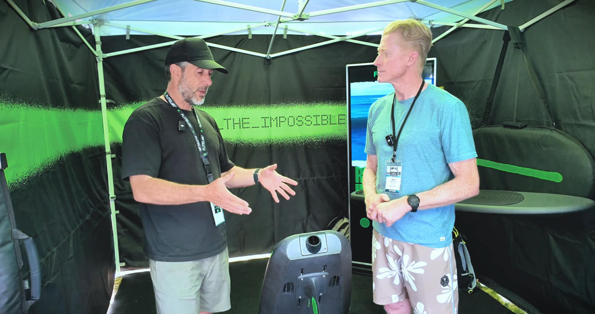 FLITELab designer Chris Reynolds and Jeff from MACkite chat at the AWSI trade show.