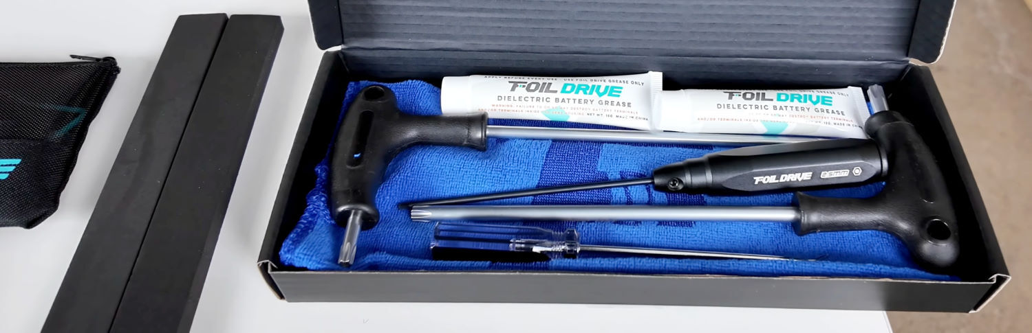 Foil Drive seems to have thought of everything. The toolkit has many spare parts and accessories.