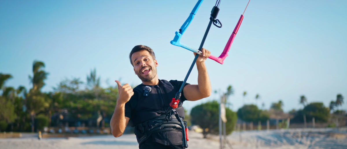 Recommended! Rubens gives a thumbs-up for the Harlem Lead bar.