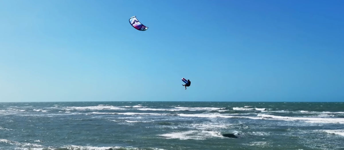 The Peak is ideal for board-offs. Aaron jumps with the Peak kite.