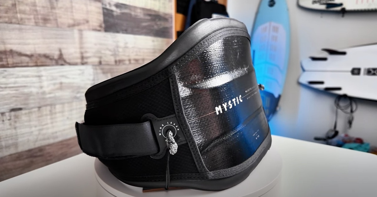 Jeff discussing the attachment points to your wing and board on the Mystic Majestic Harness