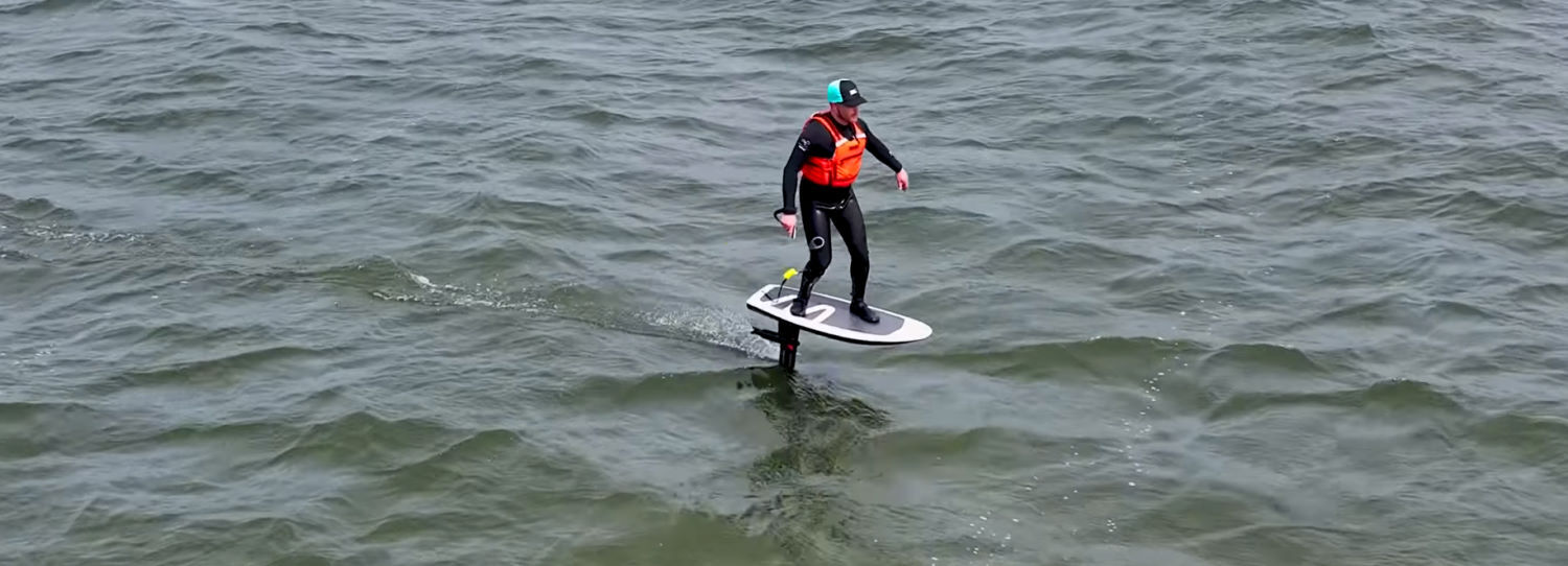 A trench board gives the TakeOff Evo and your board a more unified feel. Ryan riding a Manta trench board with the TakeOff Evo.