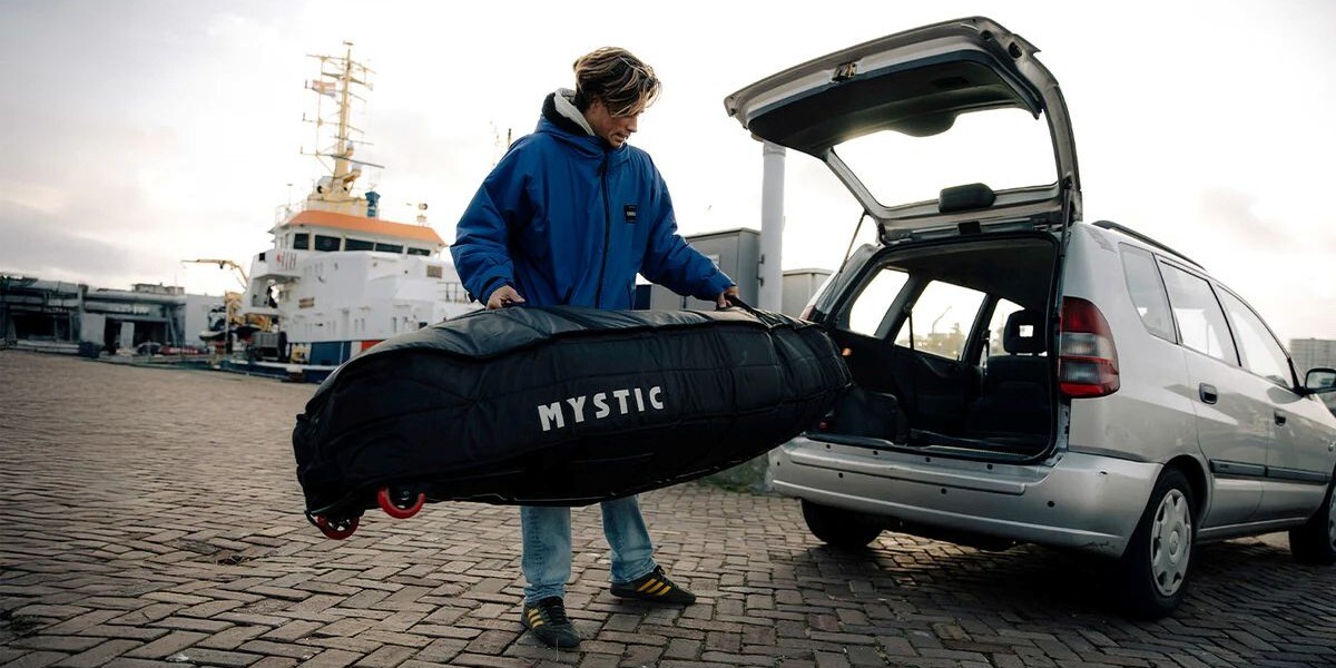 Transferring luggage to and from the airport with a Mystic Saga bag