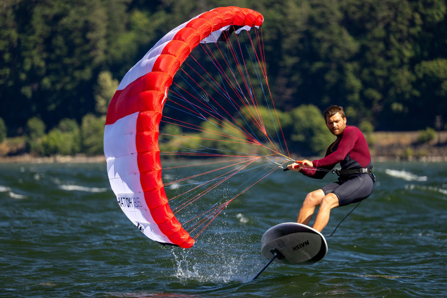 No need to buy or install a separate harness loop! A parawinger rides using the integrated harness line.