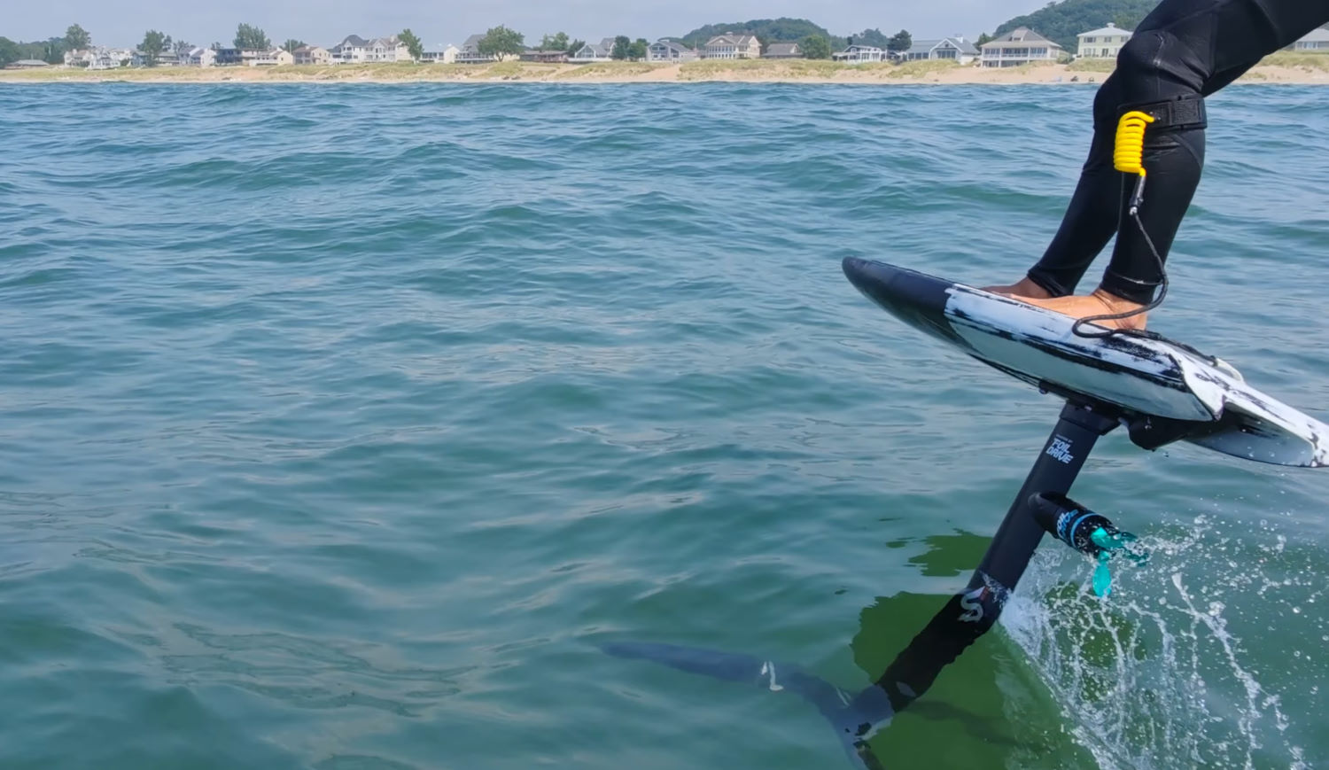 Even dipping the pod into the water won't create a huge slowdown. Hunter banks sharply on the Foil Drive integrated mast.
