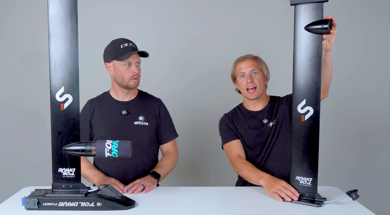 You can choose your pod position depending on whether you like to surf or cruise. Ryan and Hunter show off the assist and eFoil pod positions on the masts.